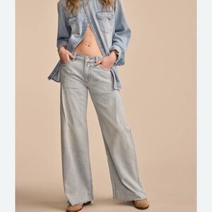 Lucky Brand Palazzo wide leg Light Blue Denim Jeans with pleat. Raw hem sz 2